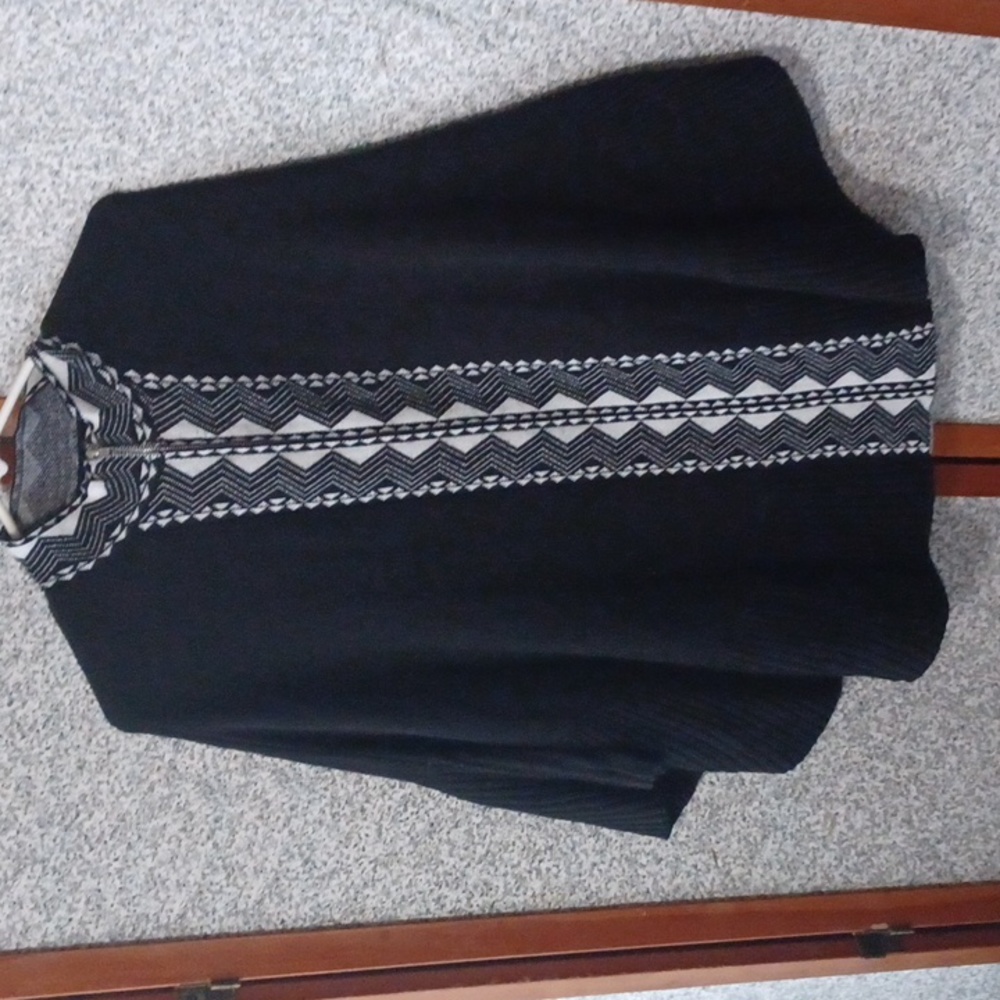 NY Collection Black and white cape women size medium with zipper